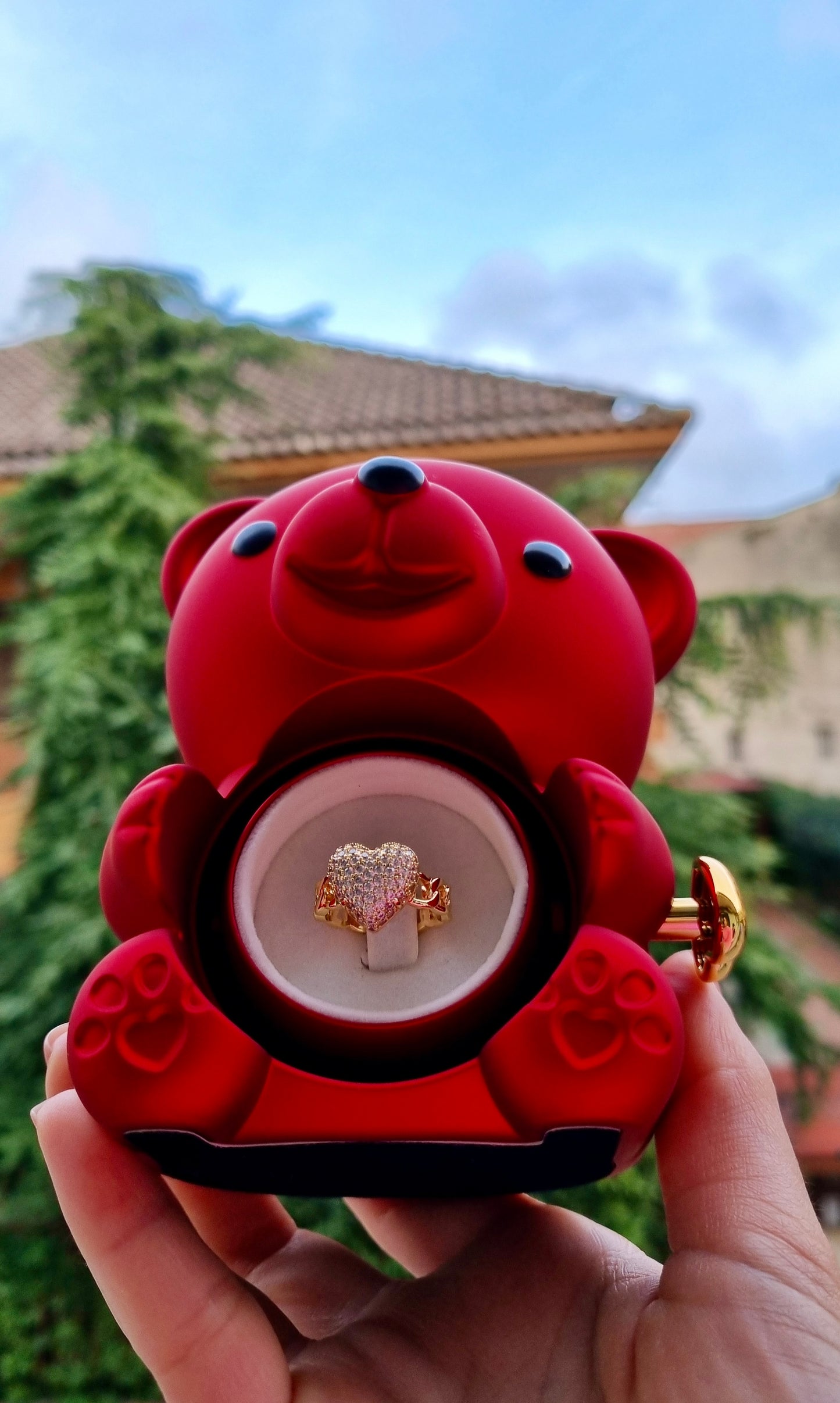 Orsetto con Anello Cuore in Zirconi – Il Regalo Perfetto per Lei ❤️