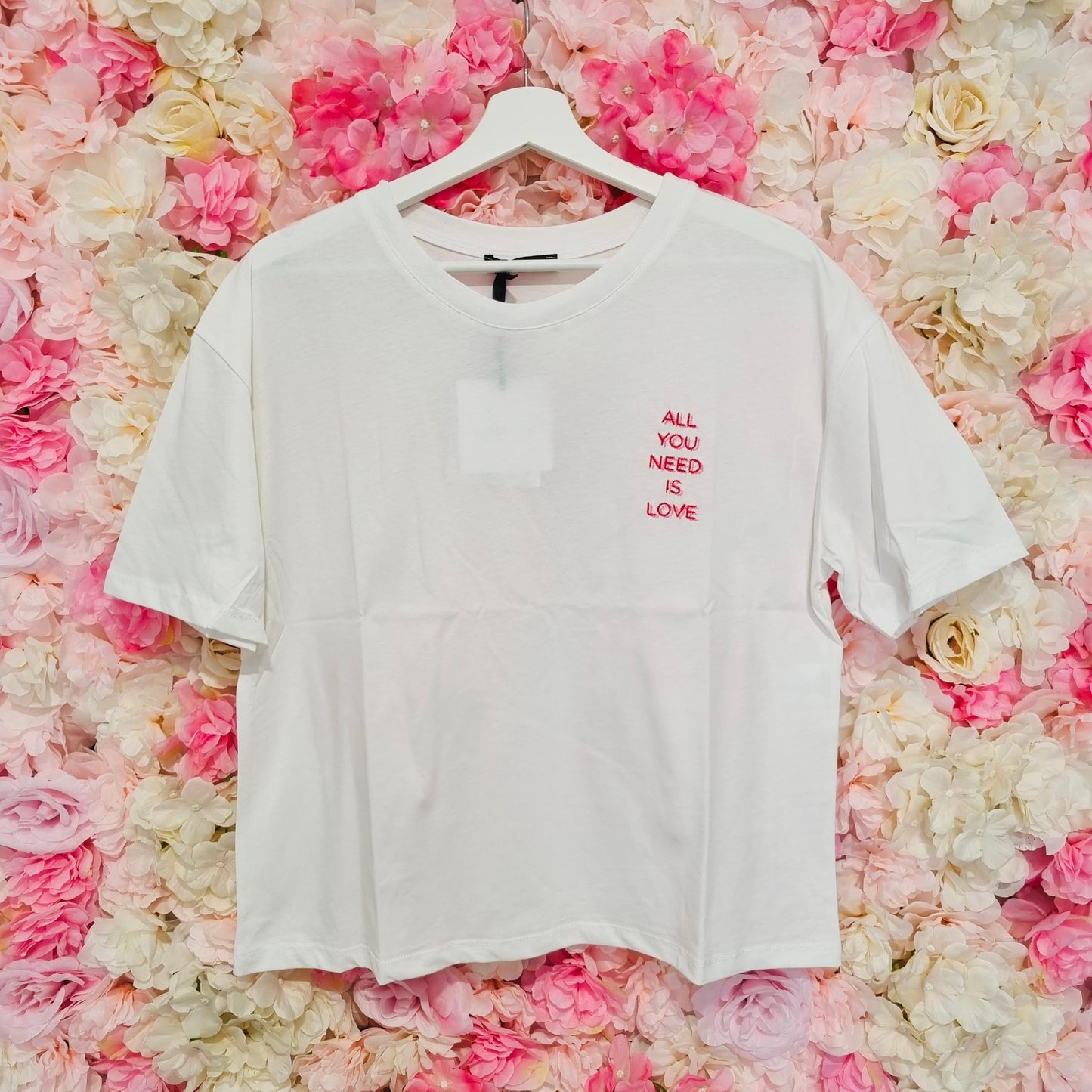 T-SHIRT LUMINA “ALL YOU NEED IS LOVE”